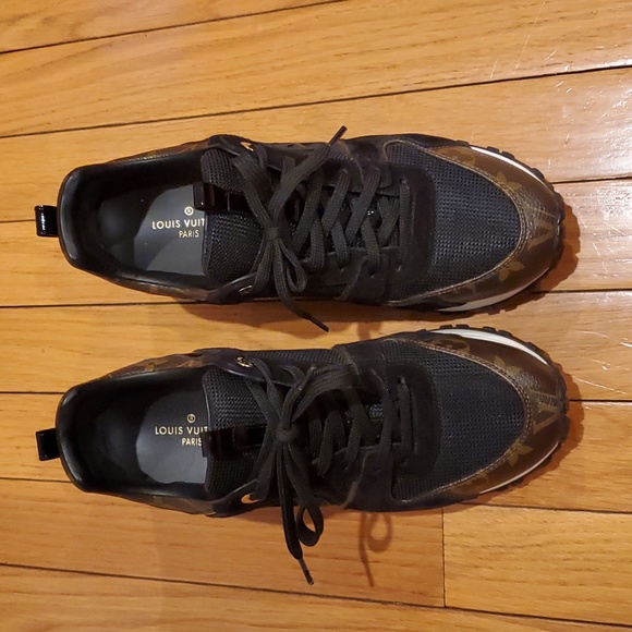 Louis Vuitton Sneakers - Picture 8 of 9